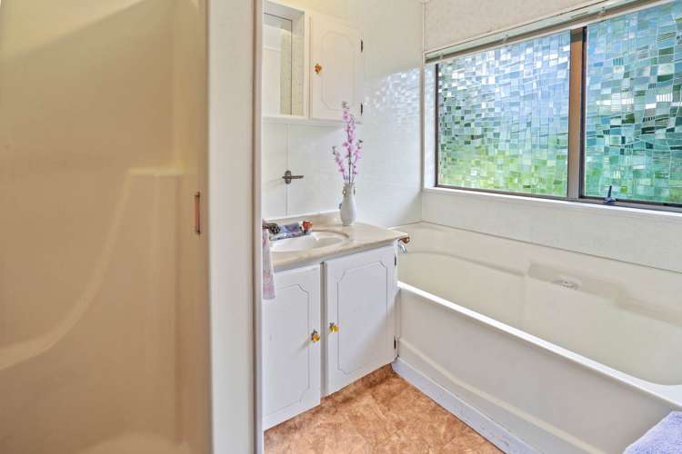 8 Deodar Place Totara Heights_14