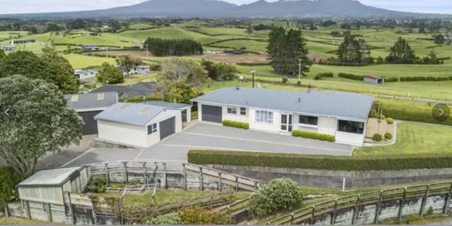 Three Bedroom Country House with Multiple Sheds