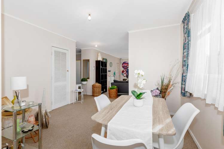 10 Miranda Street Cannons Creek_12