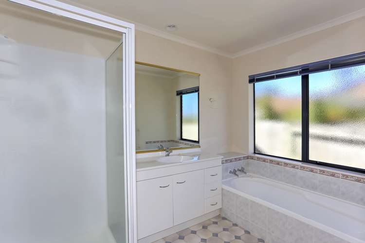 24 Brackenburn Drive Ohauiti_13