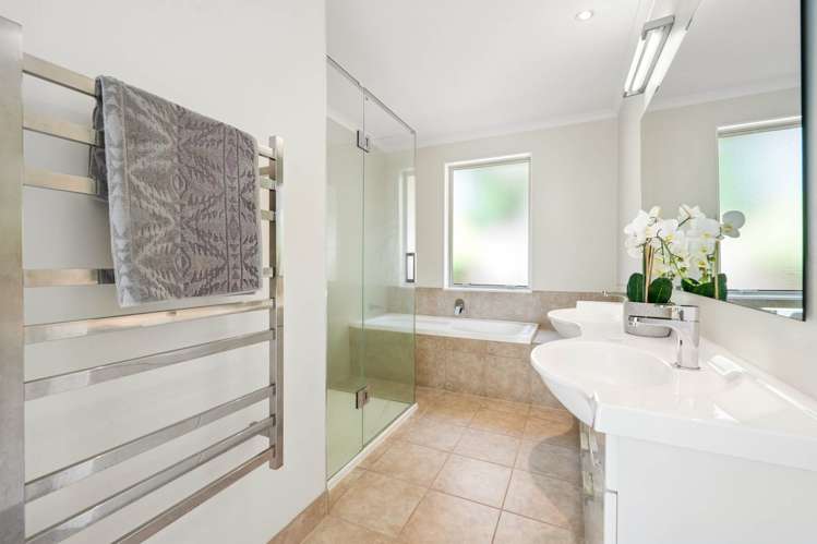 12 Oakford Park Crescent Greenhithe_18