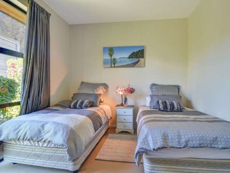 7 Reading Court Jacks Point_10