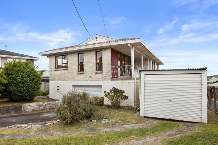 A colourful property on Cardwell Street, in Onehunga, Auckland, sold under the hammer for $830,000. Photo / Supplied