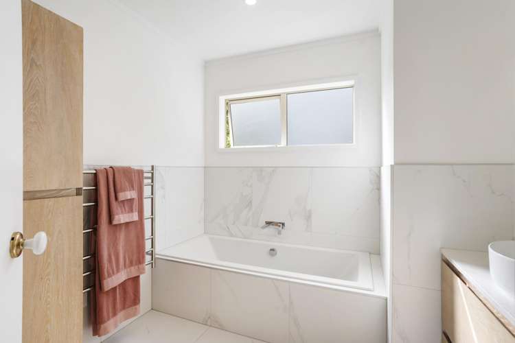 2/96 Beach Road Castor Bay_10