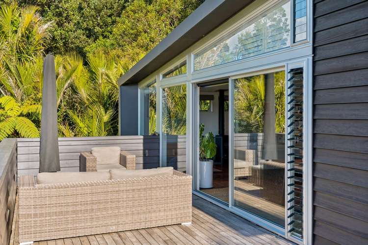 31 Lone Kauri Road Karekare_13