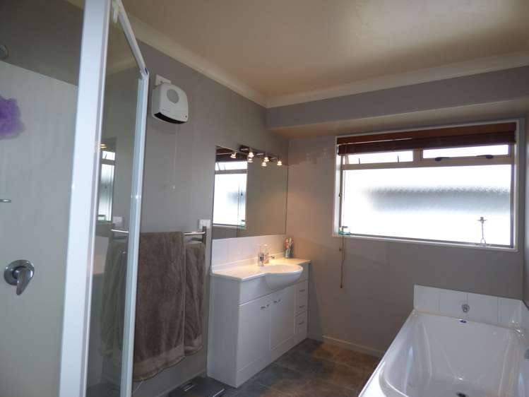 6 Sandowne Close Rototuna North_19