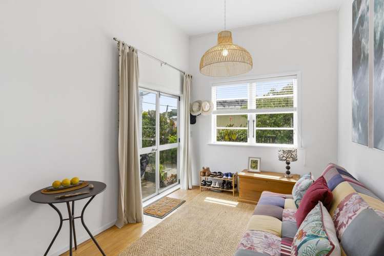 33 Forest Road Raumati South_12