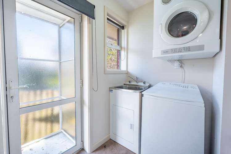 24 Hill View Crescent Highfield_24