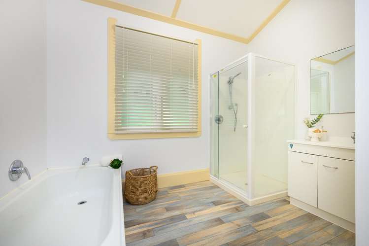 123 Riverside Drive Parahaki_14