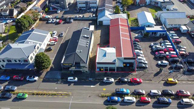 High exposure space for lease!