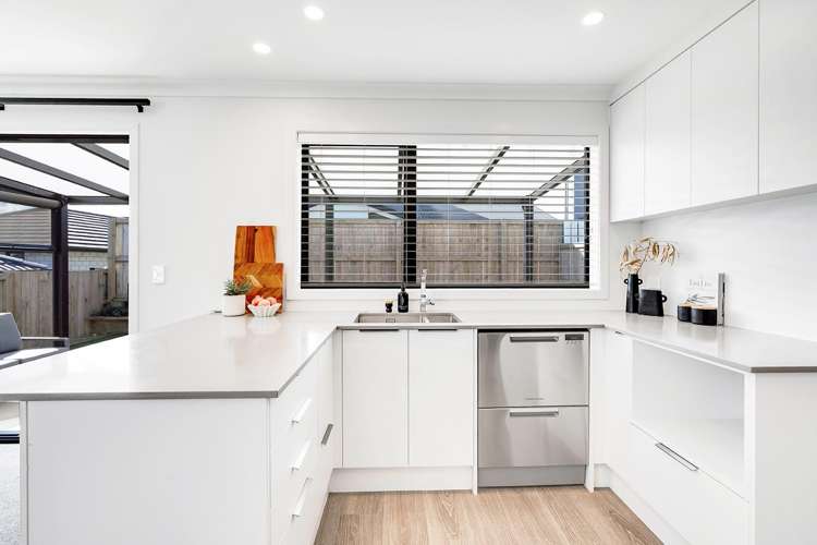 2/8 Jennian Avenue Rototuna_9