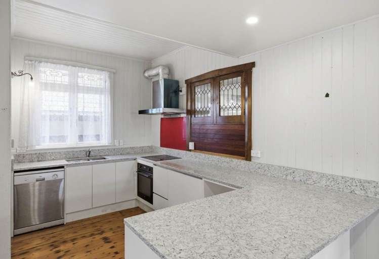 180 Surrey Crescent_1