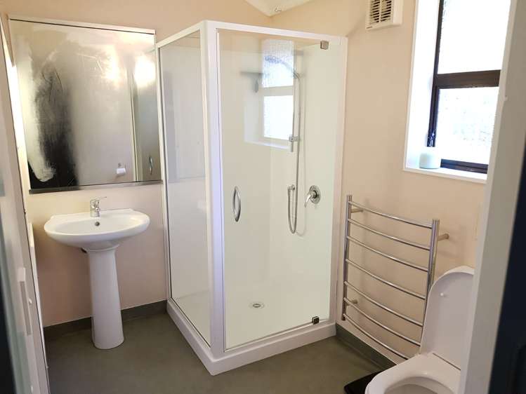 1015 Queen Street East Levin_11