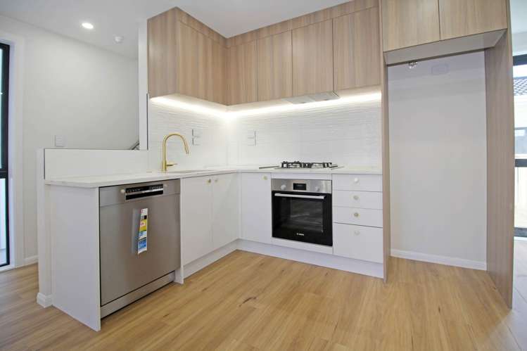 2/136 Penrose Road_3