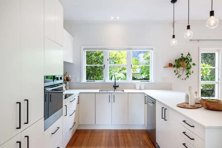 7 Knight Avenue Mt Albert_13