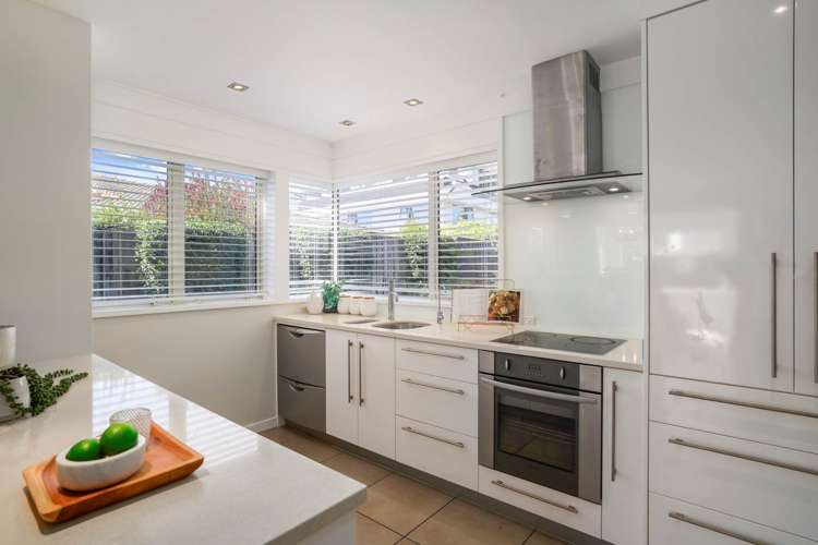 2/57 Kitchener Road Milford_9