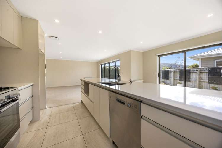 13 Henrietta Maxwell Grove Wainuiomata_4