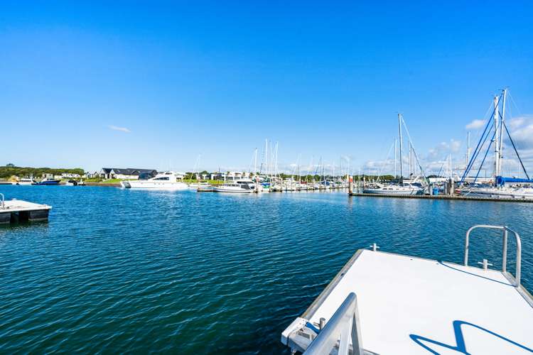 19 Finch Street One Tree Point_28