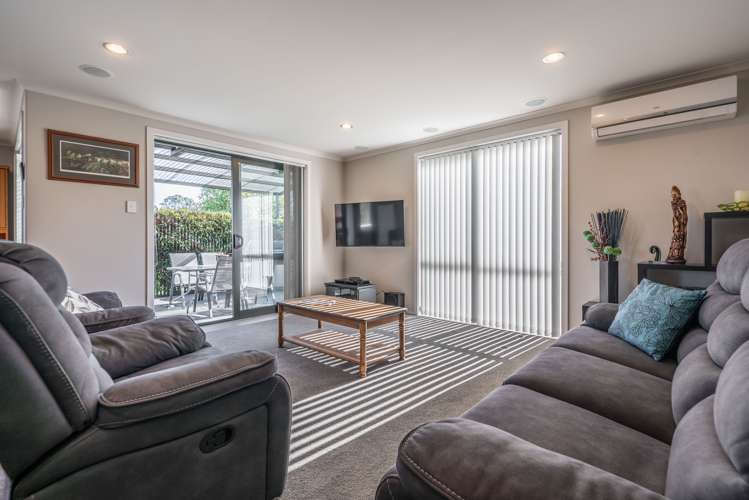 12 Cabourne Drive Glenview_7