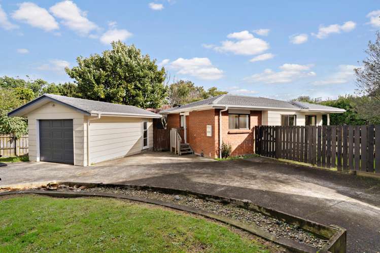1 and 2/58 St Annes Crescent Wattle Downs_21