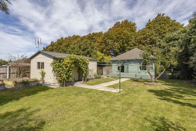 Cosy Family Home Plus a Bonus Cottage!