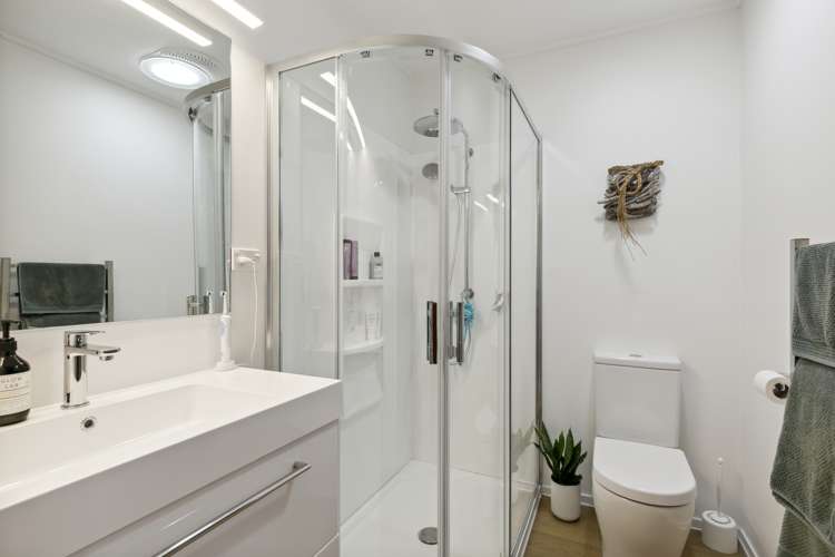 10/171 Queens Drive Lyall Bay_5