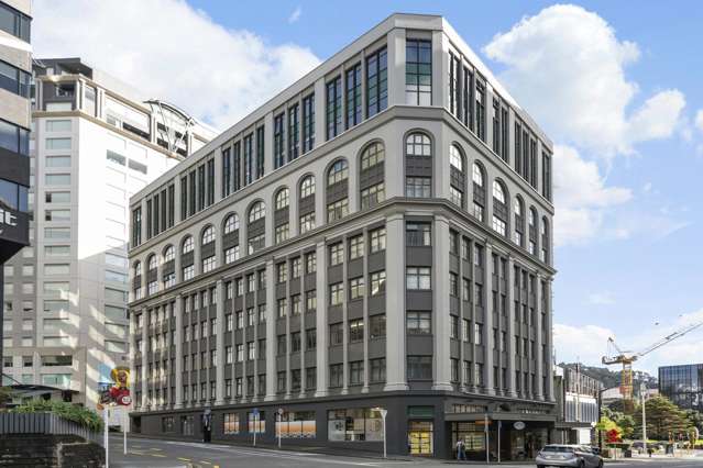 Iconic Kelvin House One-Bedroom Apartment