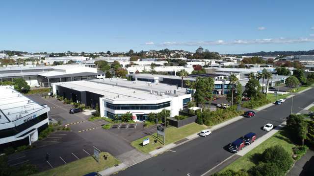 Road front office/warehouse