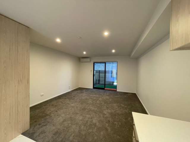 2/75 Ferry Road, City Centre