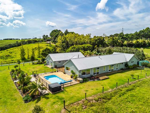 Elegant Simplicity Meets Coastal Lifestyle