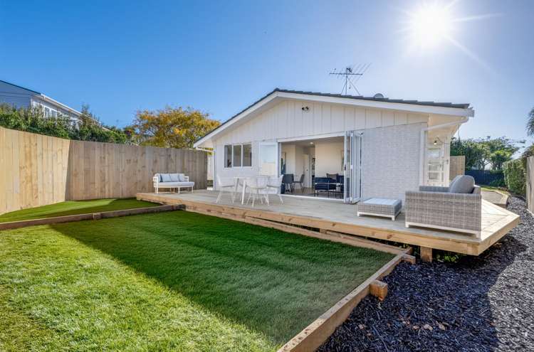 75 Marine Parade Mellons Bay_28