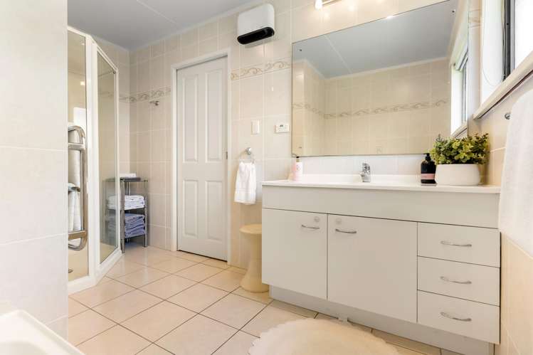 3 Hollyhock Place Browns Bay_15