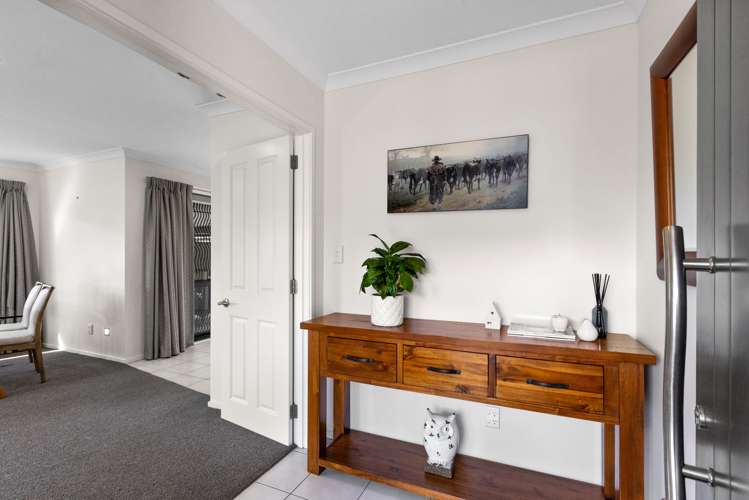 12 Portland Place Poraiti_16