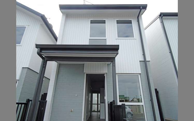 4 Doreen Williams Way 10026_2