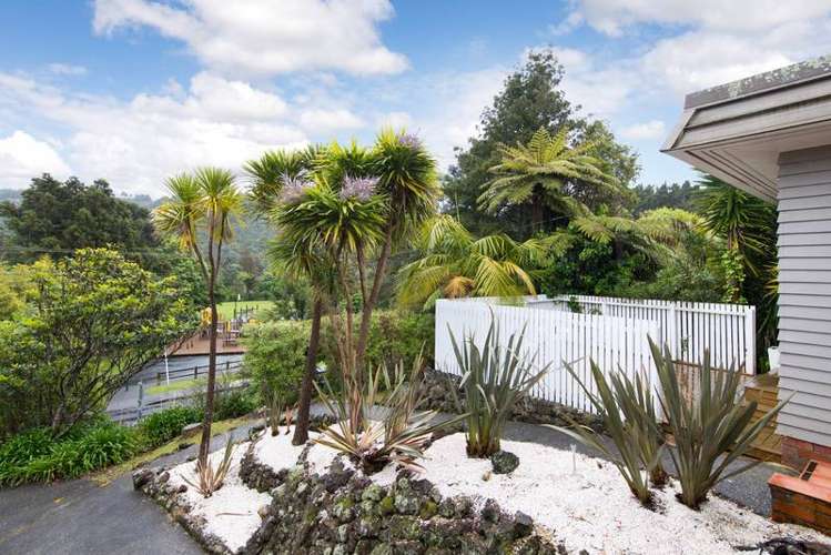 94 Woodlands Park Road Titirangi_15