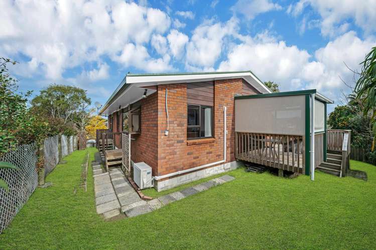 2/8 Millbrook Road Henderson_2