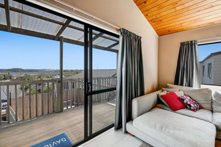 2/10 Sevilla Place Unsworth Heights_5