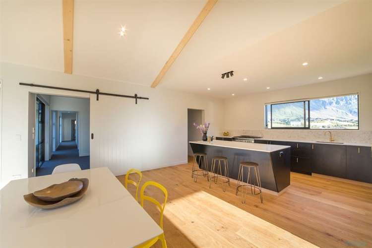 21 Falconer Rise Jacks Point_8