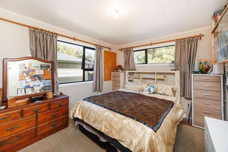 5 Kaka Street Pohangina_12