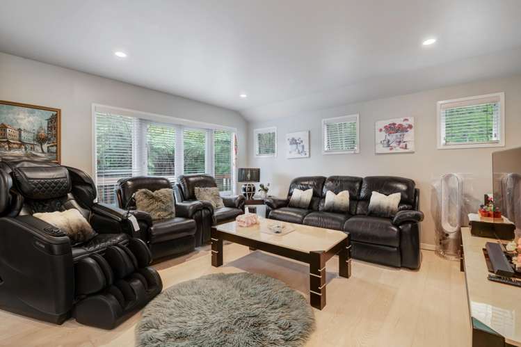 15 Springwater Vale Unsworth Heights_8