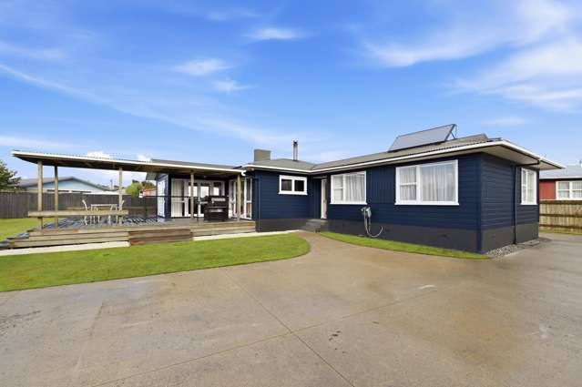 Brilliant family living & Lynmore school zoned