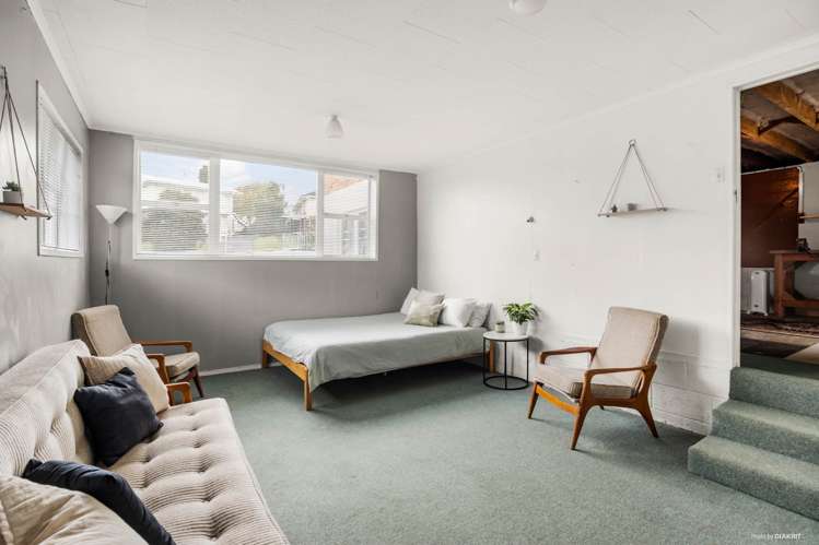 13 Currie Avenue Hillsborough_18