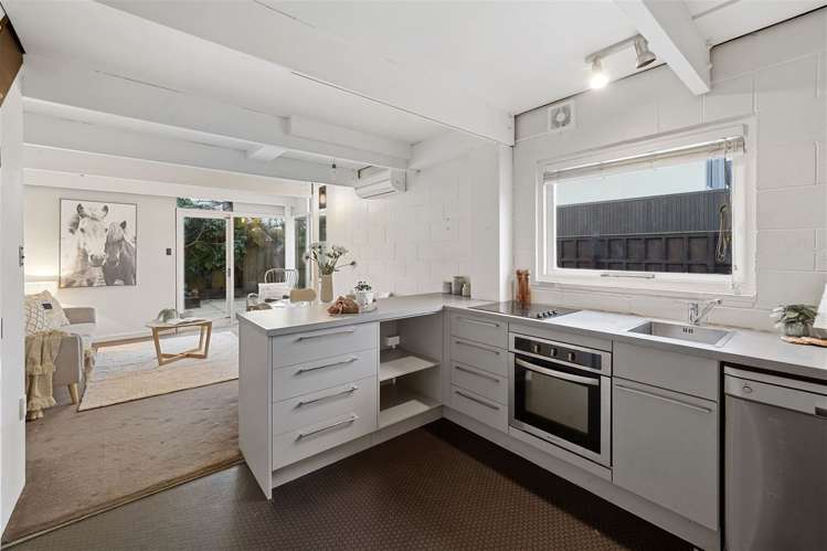 8/30 Clissold Street Merivale_6