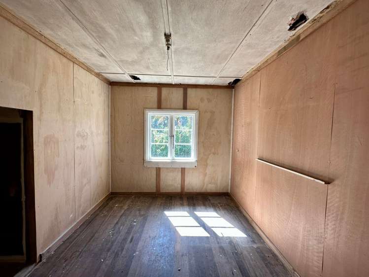 17 Tongaporutu Road Ohura_9