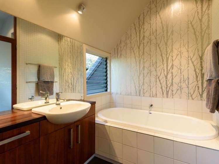 4 Glentui Grove Khandallah_13