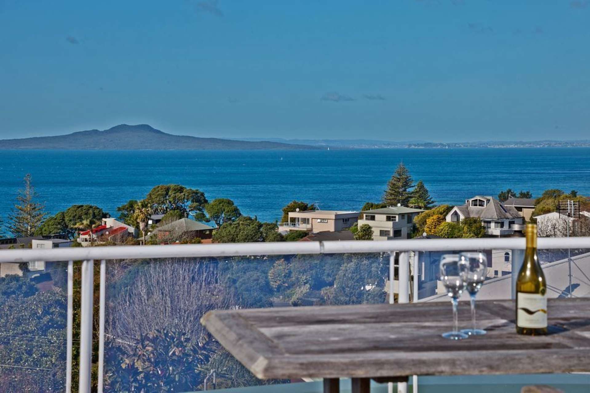 2/837 Beach Road Browns Bay_0