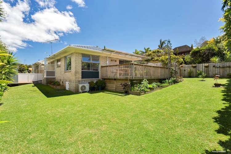 2/4 Noumea Place Mairangi Bay_5