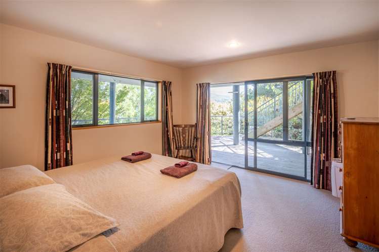 14 Settlers Hill Akaroa_18