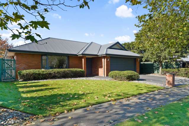 16 Riverwood Boulevard Redwood_1