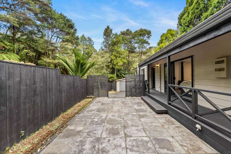 420 Scenic Drive Waiatarua_21